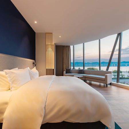 Holiday Inn Express Yichang Riverside By Ihg Exterior photo